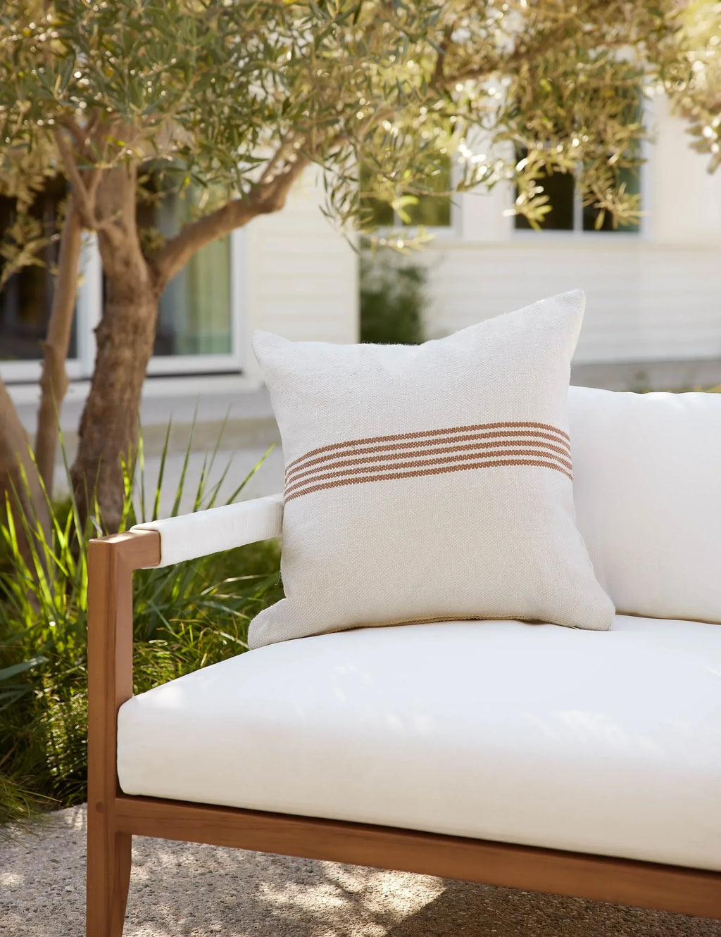 Kairo Indoor/Outdoor Pillow | Classic Stripe Design, Versatile Decor