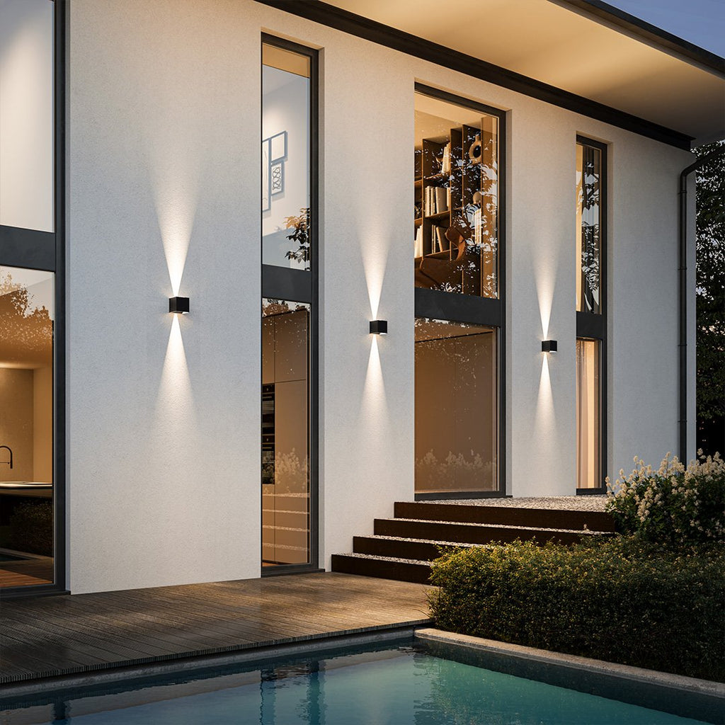 Xeno LED Wall Light | Adjustable Flaps, Warm White Light